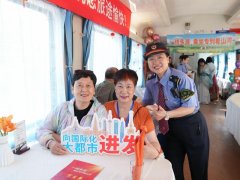 湖北武汉首开至东北地区“银发”专列